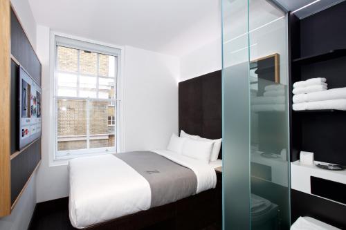 Habitación con cama grande del hotel Z Hotel Covent Garden. Foto 5