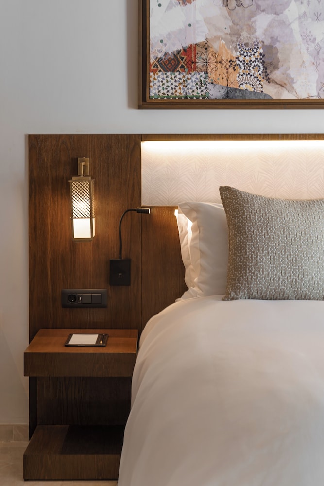 Habitación Deluxe con Balcón, 1 Cama King, Vista a la Piscina y al Océano del hotel Sofitel Agadir Royal Bay Resort. Foto 4