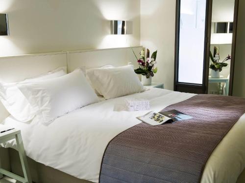 Habitación Clásica del hotel Pullman Cannes Mandelieu. Foto 1