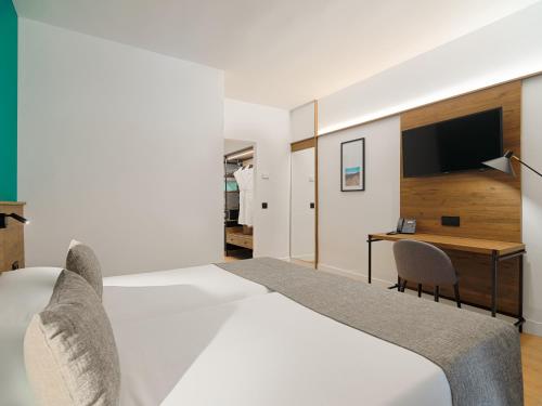 Habitación Doble Magnus con vistas al Teide del hotel FERGUS Puerto De La Cruz. Foto 2