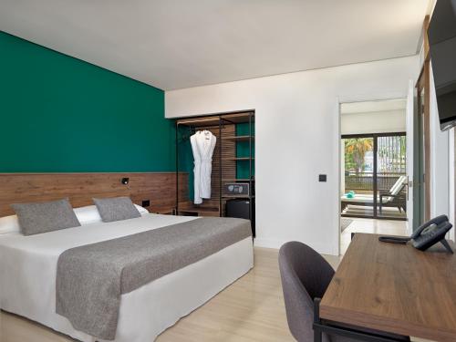 Suite Vista Mar Balcón o Terraza 1 Cama king Sofá Cama incluido del hotel FERGUS Puerto De La Cruz. Foto 2