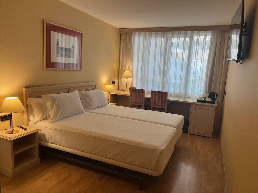 Habitación estándar doble del hotel Luze Castellana. Foto 2