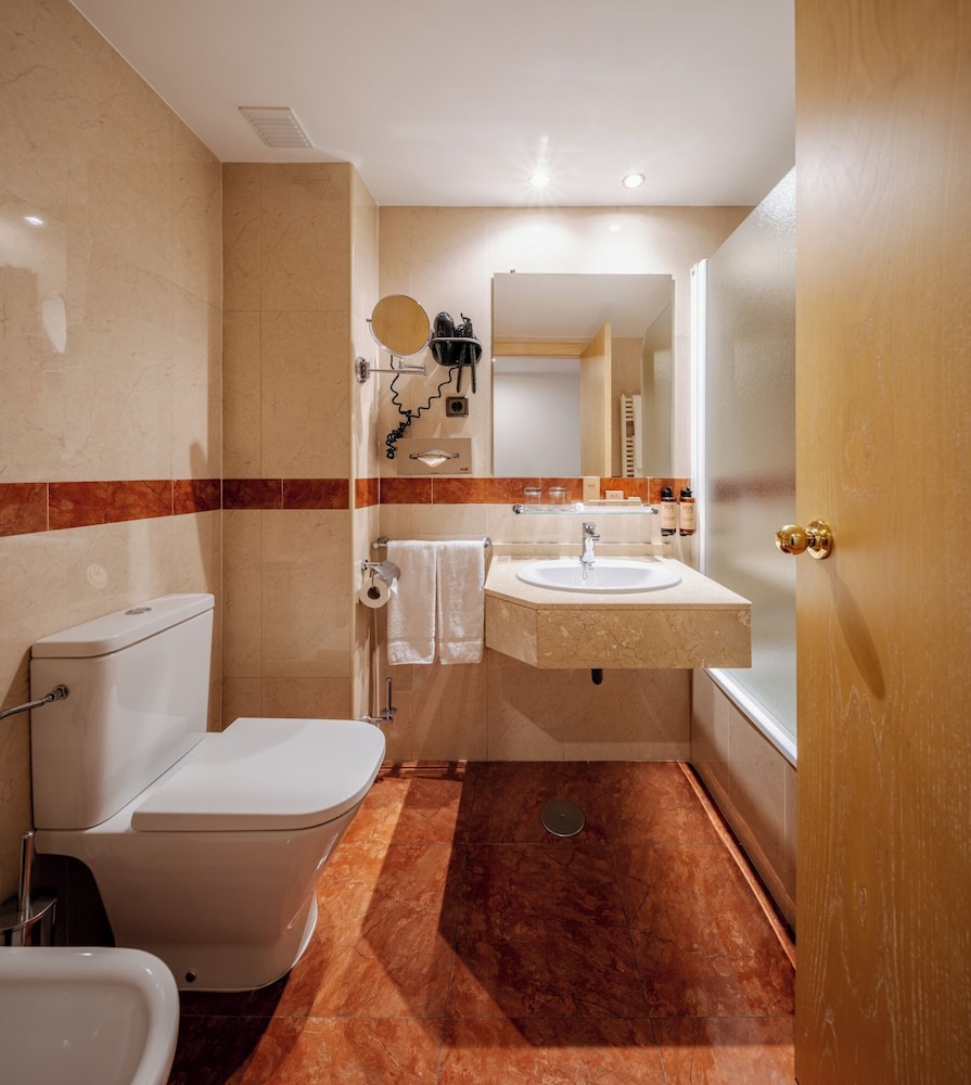 Habitación estándar doble del hotel Luze Castellana. Foto 4