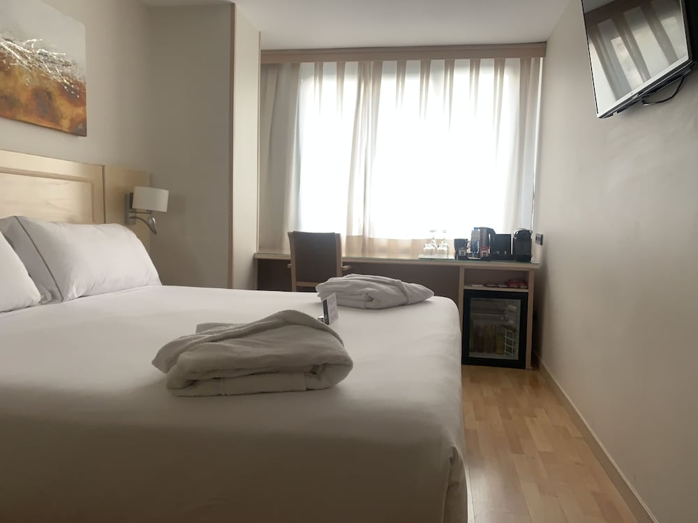 Habitación superior del hotel Luze Castellana. Foto 1