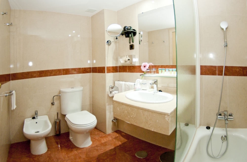 Habitación superior del hotel Luze Castellana. Foto 3