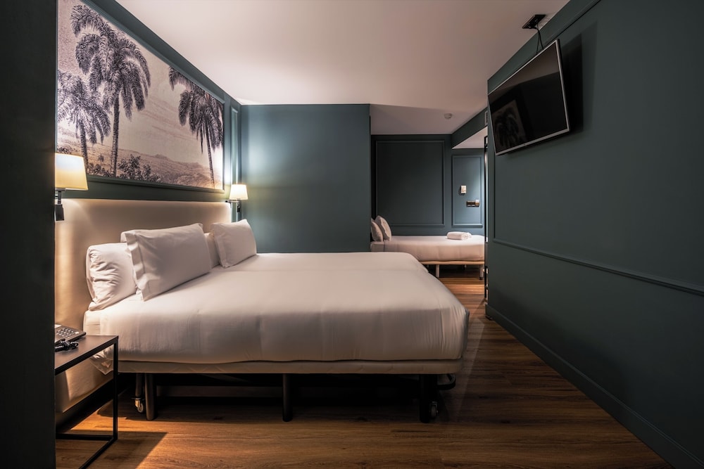 Habitación triple Deluxe del hotel Luze Castellana