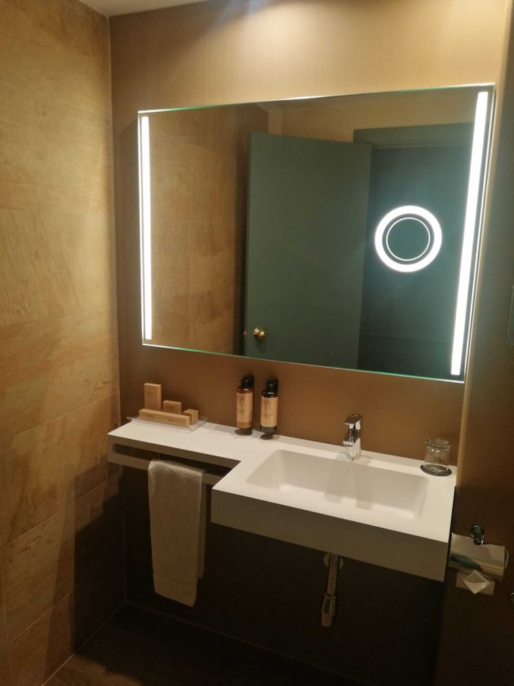 Habitación triple Deluxe del hotel Luze Castellana. Foto 3