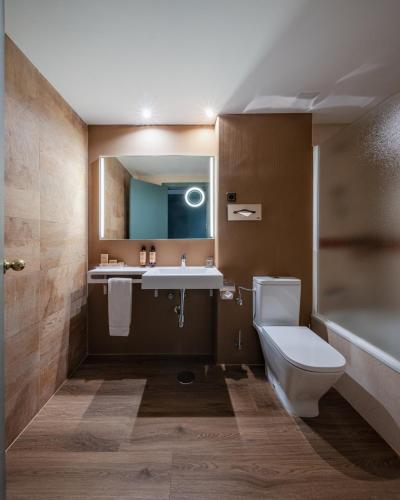 Habitación Triple Deluxe del hotel Luze Castellana. Foto 4