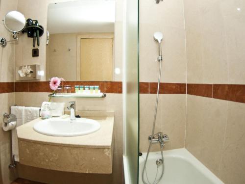 Habitación Doble - 2 camas del hotel Luze Castellana. Foto 5