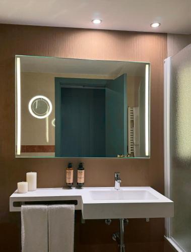 Habitación Doble Deluxe - 1 o 2 camas del hotel Luze Castellana. Foto 4
