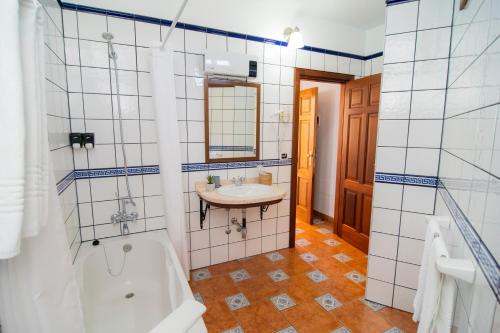 Habitación Doble Deluxe del hotel El Tejar. Foto 12