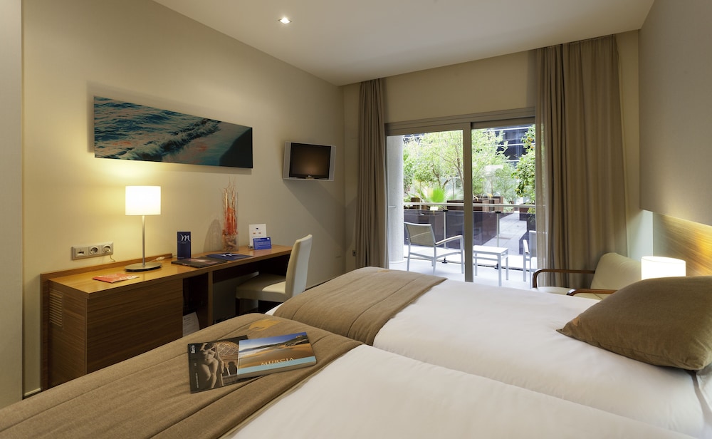 Habitación triple del hotel Thalasia Costa De Murcia