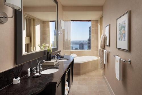 Habitación Twin con vistas al río Hudson - 2 camas individuales del hotel The Mandarin Oriental. Foto 5