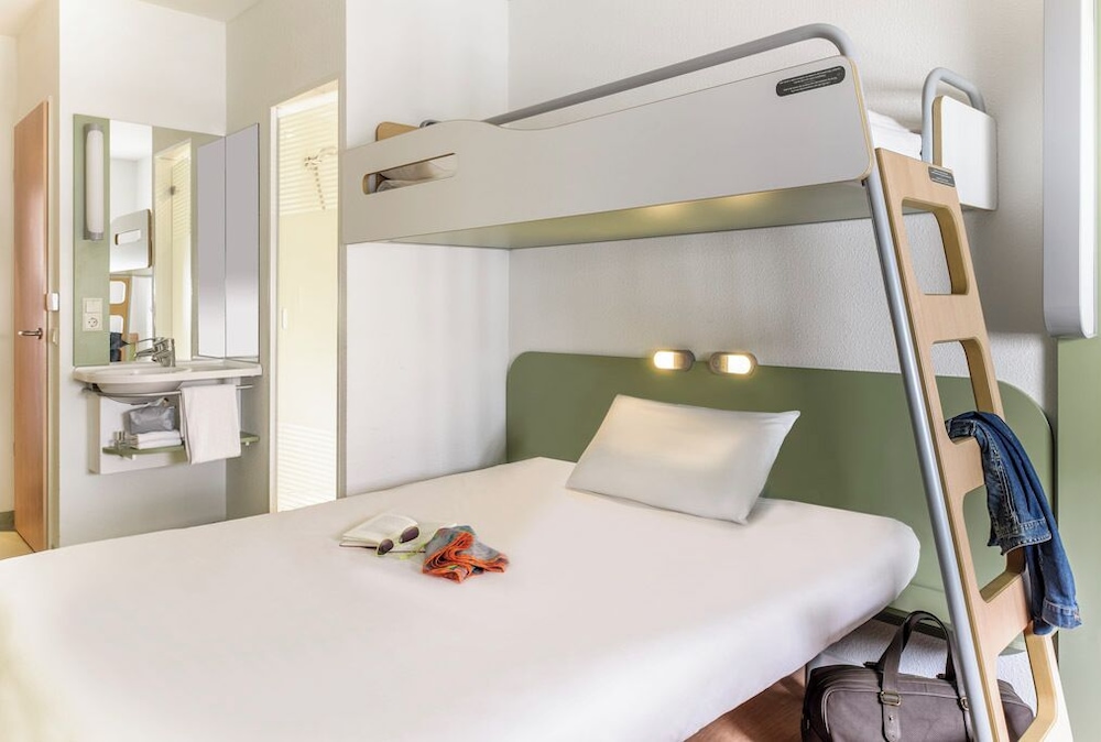 Habitación Estandar del hotel Ibis Budget Berlin Alexanderplatz. Foto 1