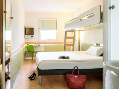 Habitación Doble Estándar del hotel Ibis Budget Nuernberg City Messe. Foto 3