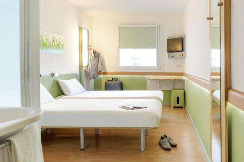 Habitación Doble Estándar - 2 camas del hotel Ibis Budget Nuernberg City Messe. Foto 6