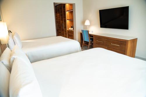 Habitación Doble con acceso directo a la piscina - Frente al mar - Solo adultos del hotel Emporio Cancun. Foto 5