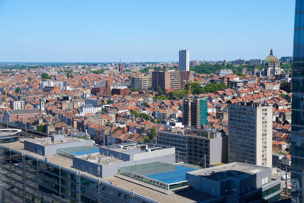 Habitación doble, 1 cama de matrimonio, vistas a la ciudad del hotel Thon Brussels City Centre. Foto 3