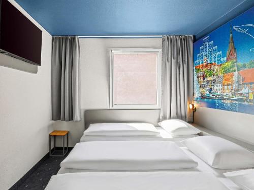 Habitación Triple del hotel Ibis Budget Flensburg City. Foto 1