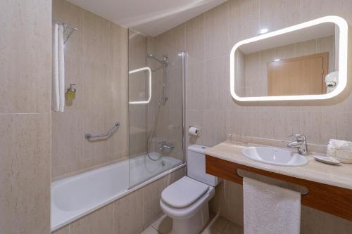 Habitación Doble con balcón - 2 camas del hotel Benahoare. Foto 6