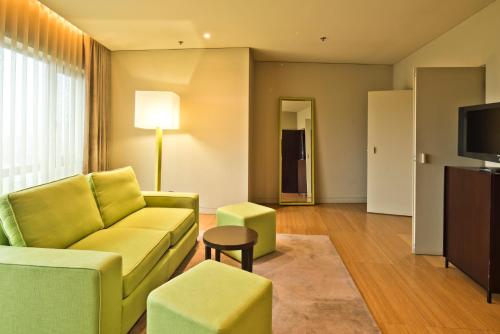 Suite Executive del hotel Golden Tulip São João Da Madeira. Foto 5