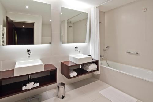 Suite Executive del hotel Golden Tulip São João Da Madeira. Foto 13