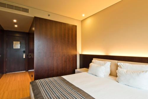Habitación Doble Superior del hotel Golden Tulip São João Da Madeira. Foto 4