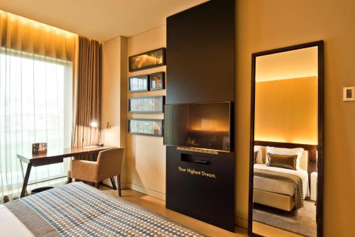 Habitación Doble Superior del hotel Golden Tulip São João Da Madeira. Foto 8