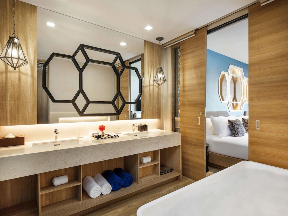 Suite Deluxe con Acceso a la Piscina, Vistas al Jardín, 1 Cama King del hotel Avista Grande Phuket Karon - Mgallery. Foto 14