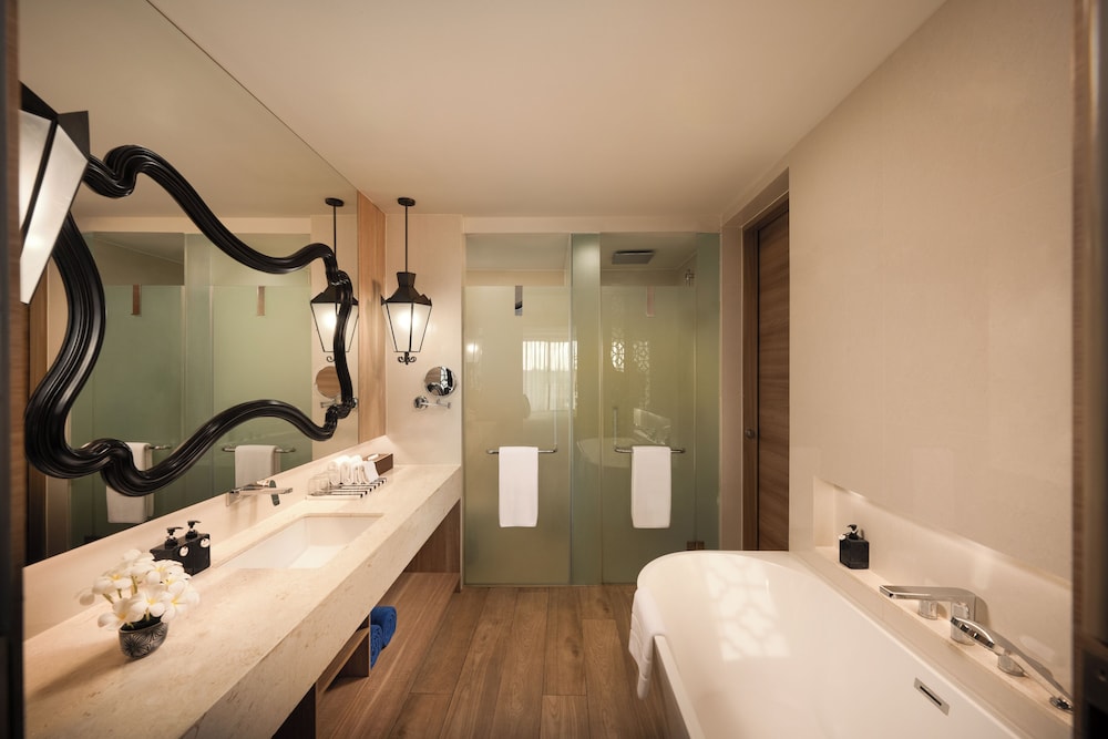 Suite Deluxe con Acceso a la Piscina, Vistas al Mar, 1 Cama King del hotel Avista Grande Phuket Karon - Mgallery. Foto 12