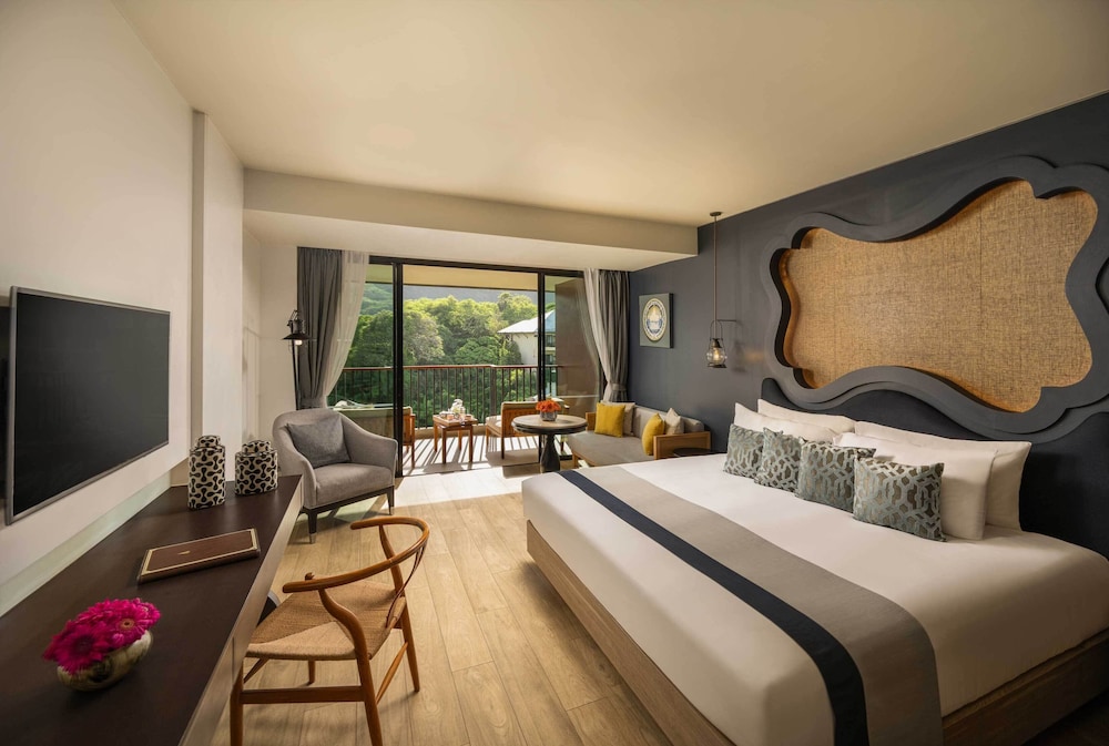 Habitación Deluxe, Vistas a la Montaña, 1 Cama King, Balcón del hotel Avista Grande Phuket Karon - Mgallery. Foto 13