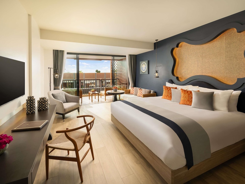 Habitación Deluxe, Vistas a la Piscina, 1 Cama King, Balcón del hotel Avista Grande Phuket Karon - Mgallery
