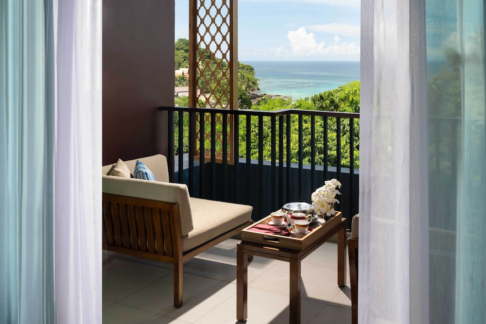 Habitación Premier, Vistas al Mar, 1 Cama King, Balcón del hotel Avista Grande Phuket Karon - Mgallery. Foto 11