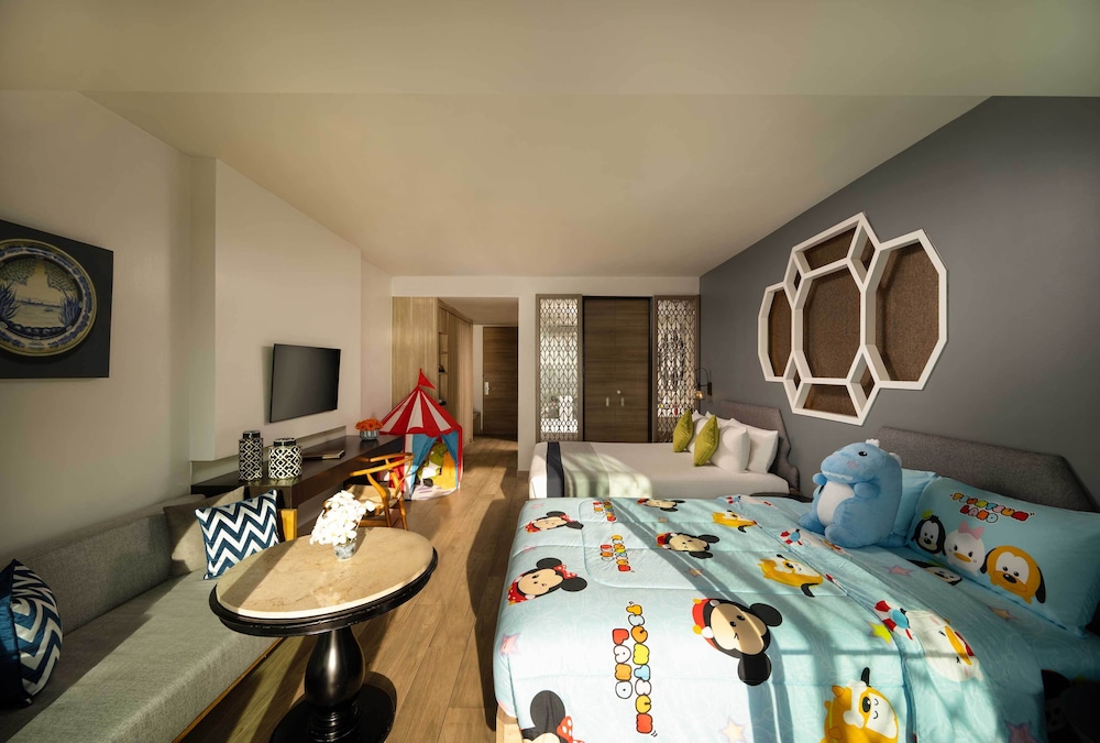 Habitación Familiar Premier, Vistas al Mar, 1 Cama King y 1 Cama Queen, Balcón del hotel Avista Grande Phuket Karon - Mgallery. Foto 1