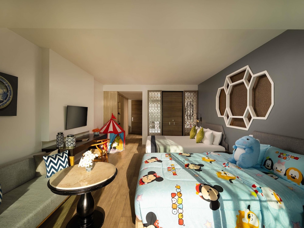 Habitación Familiar Premier, Vistas al Mar, 1 Cama King y 1 Cama Queen, Balcón del hotel Avista Grande Phuket Karon - Mgallery. Foto 4