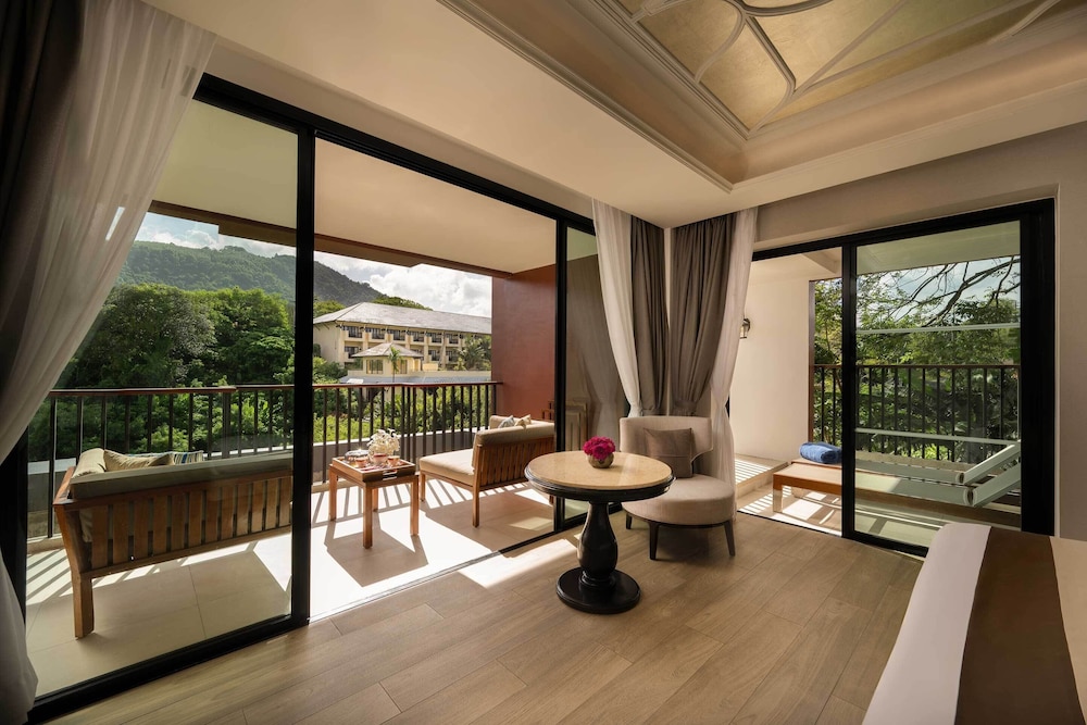 SUITE DELUXE CON BAÑERA DE HIDROMASAJE, VISTAS A LA MONTAÑA, 1 CAMA KING del hotel Avista Grande Phuket Karon - Mgallery. Foto 11