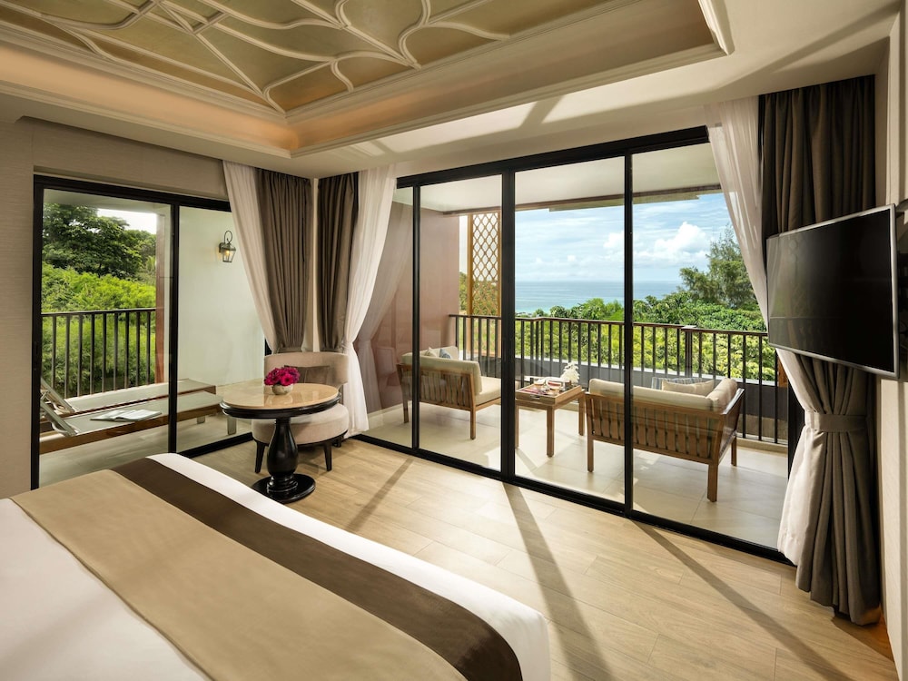 SUITE DELUXE CON BAÑERA DE HIDROMASAJE, VISTAS AL MAR, 1 CAMA KING del hotel Avista Grande Phuket Karon - Mgallery