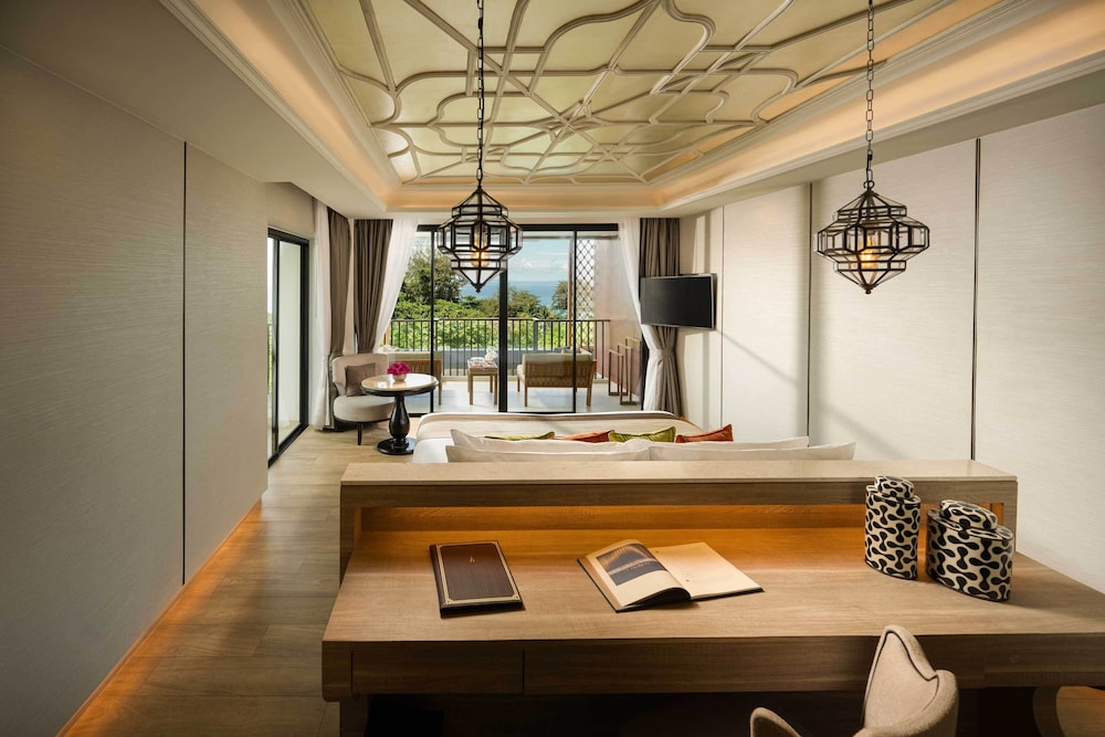 SUITE DELUXE CON BAÑERA DE HIDROMASAJE, VISTAS AL MAR, 1 CAMA KING del hotel Avista Grande Phuket Karon - Mgallery. Foto 4