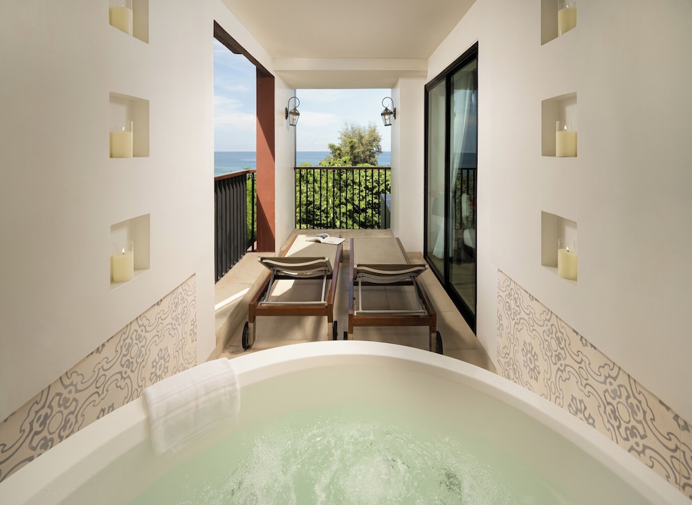 SUITE DELUXE CON BAÑERA DE HIDROMASAJE, VISTAS AL MAR, 1 CAMA KING del hotel Avista Grande Phuket Karon - Mgallery. Foto 14