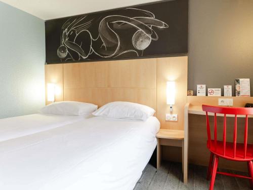 Habitación Doble Estándar - Adaptada para personas con discapacidad del hotel Ibis Roscoff Bord De Mer. Foto 1