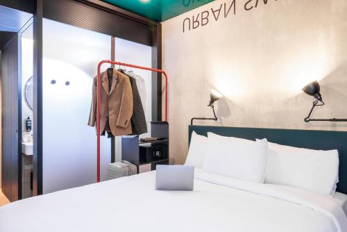 Habitación Superior - 1 cama grande del hotel Ibis Styles Bern City. Foto 11