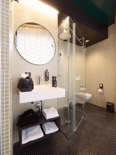 Habitación Doble Executive del hotel Ibis Styles Bern City. Foto 5