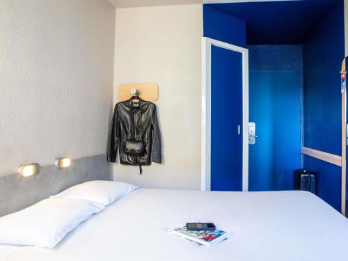 Habitación Doble Estándar del hotel Ibis Budget Paris Porte De Montmartre. Foto 2