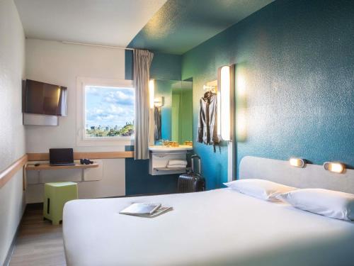 Habitación Doble Estándar del hotel Ibis Budget Paris Porte De Montmartre. Foto 3