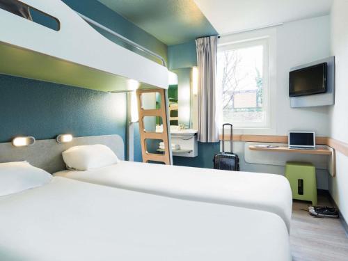 Habitación Triple con 3 camas individuales del hotel Ibis Budget Paris Porte De Montmartre