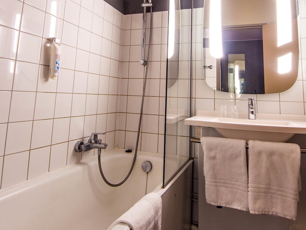 Habitación estándar con dos camas individuales del hotel Ibis Colmar Est. Foto 3
