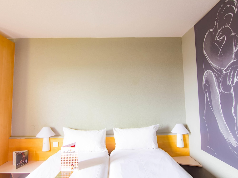 Habitación estándar con dos camas individuales del hotel Ibis Colmar Est. Foto 5