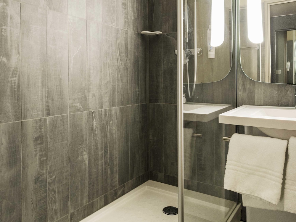 Habitación estándar con dos camas individuales del hotel Ibis Colmar Est. Foto 6