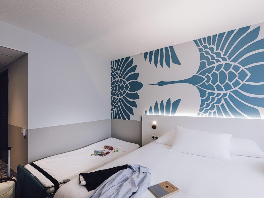Habitación estándar con 1 cama doble y 1 sofá convertible para 1 persona del hotel Ibis Styles Nancy West Laxou. Foto 6