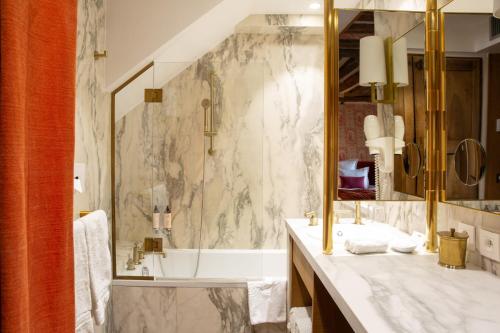 Suite Junior del hotel Hôtel Le Relais Saint-germain. Foto 7